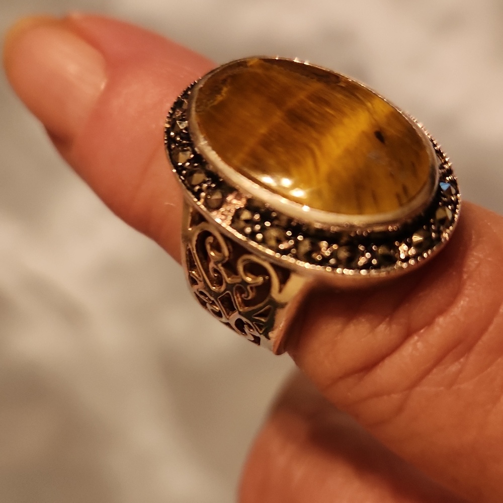 VINTAGE TIGERS 🐅 EYE STERLING, MARCASITE  RING Owned FOR 35 YEARS.PRICE IS FIRM - Picture 2 of 4